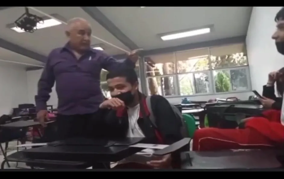 Profesor de CBTis 38 en Hidalgo reta a golpes a alumno