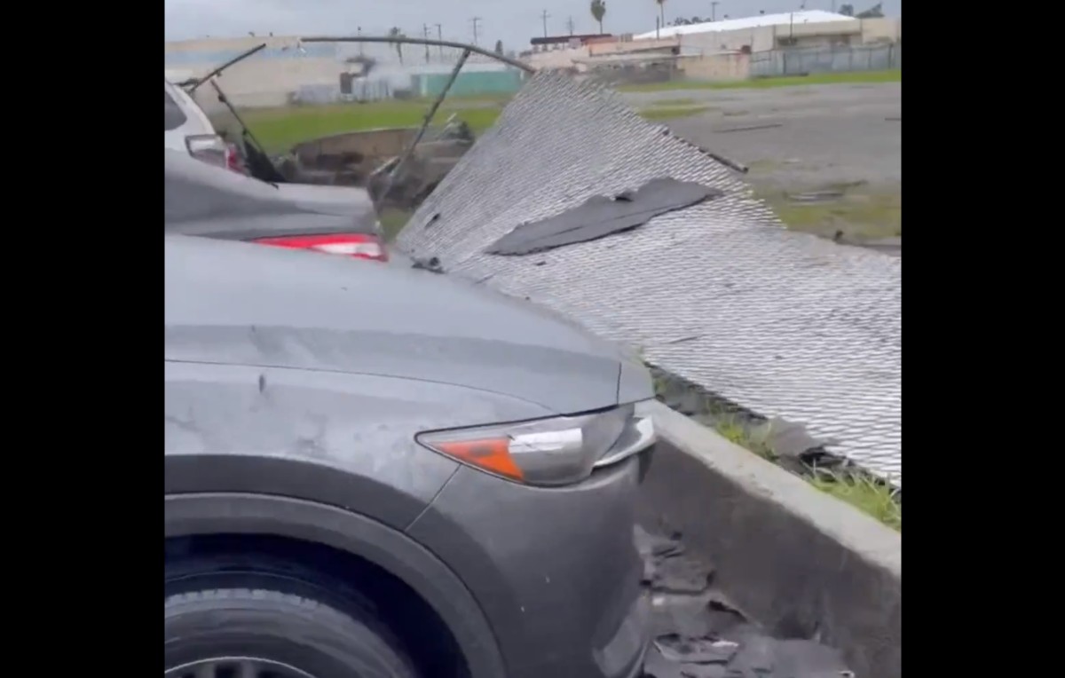 Daños del tornado en California (Twitter/@rawsalerts)