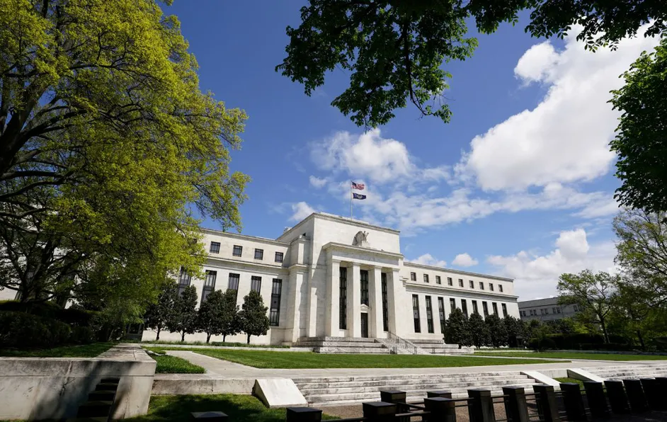 Fed sube tasa de interés en 25 puntos base; prioriza combate a inflación