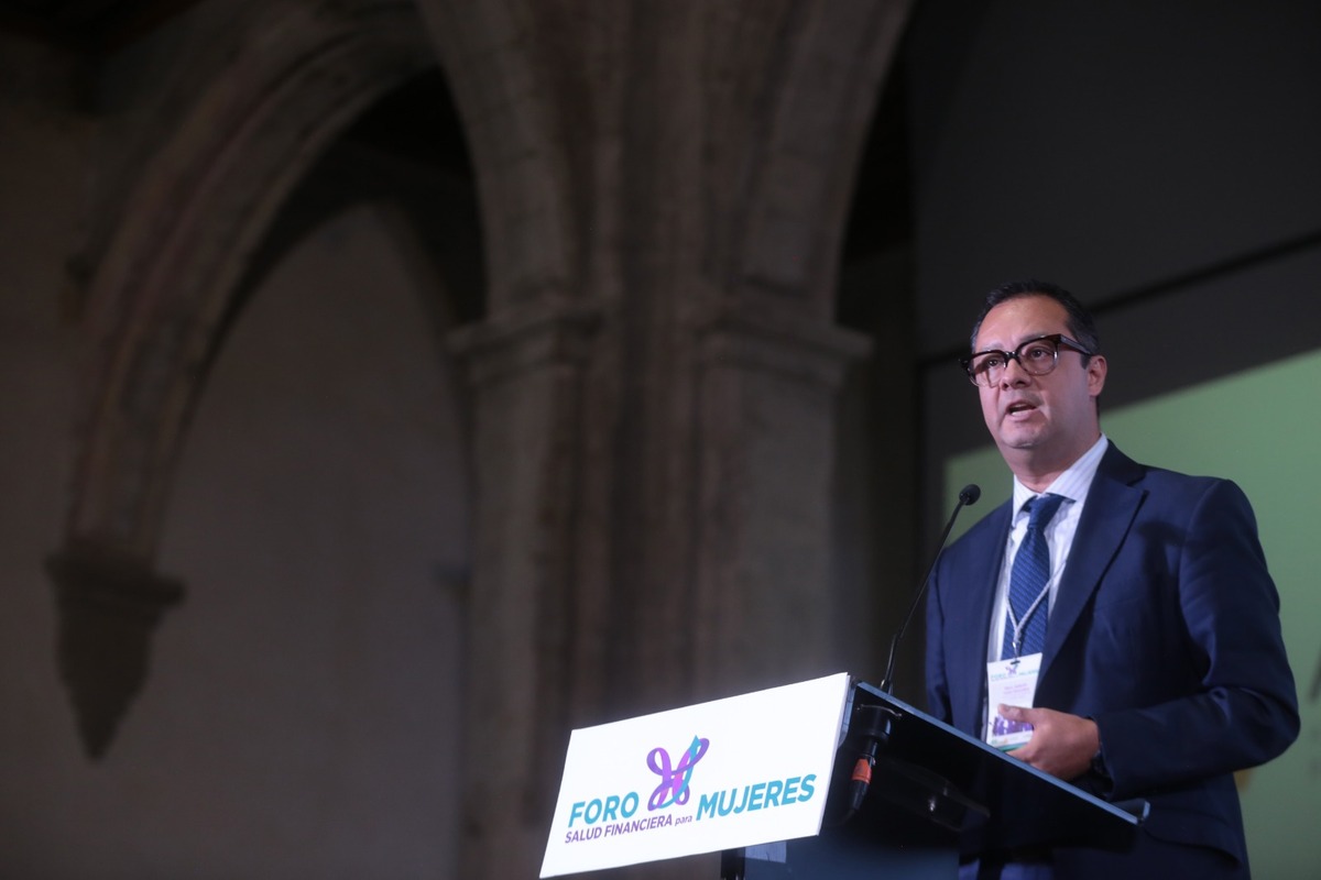 Gabriel Yorio en foro "Violencia de género y su impacto en las Finanzas de las Mujeres". │ Jesús Quintanar