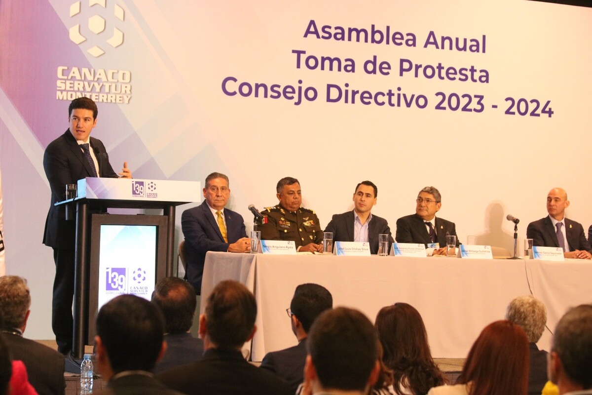 El gobernador Samuel García asistió a la asamblea anual de Canaco. Foto: Raúl Palacios