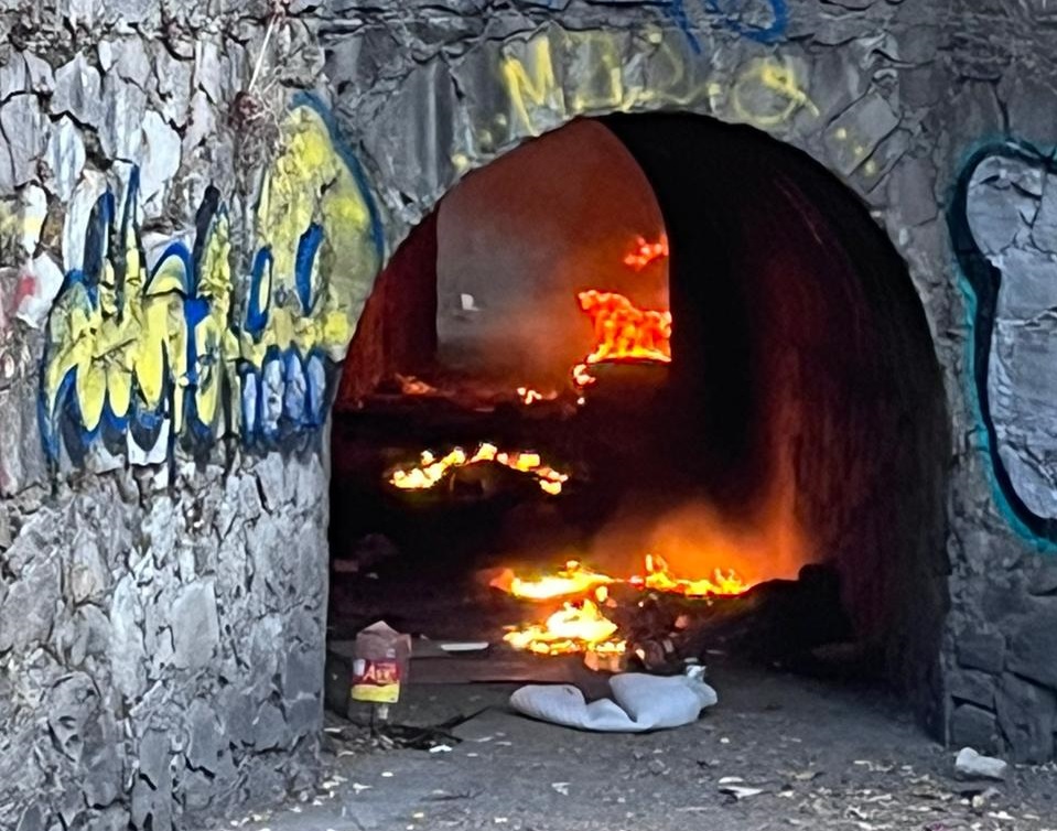 Señalan que un desconocido arrojó una bomba Molotov en uno de los túneles del parque. (Cortesía)