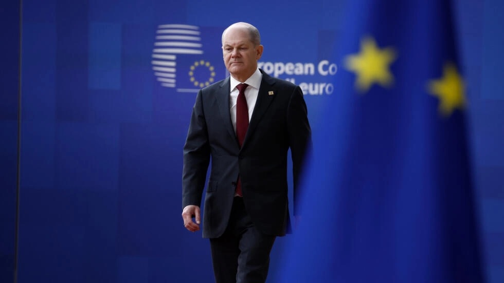 El alemán Olaf Scholz llega a la cumbre de mandatarios de la UE. (AFP)