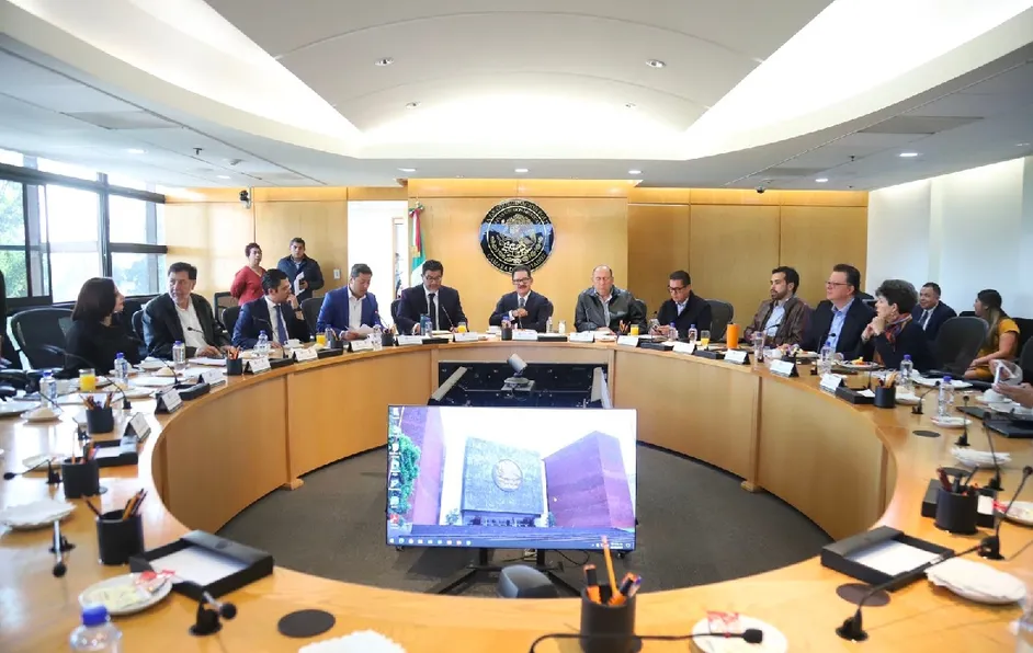 Diputados y magistrados del TEPJF sostienen encuentro en San Lázaro