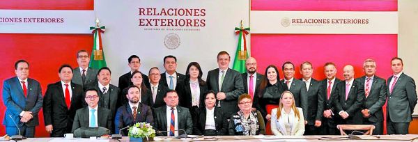El funcionario de Estados Unidos; el canciller en . Especial