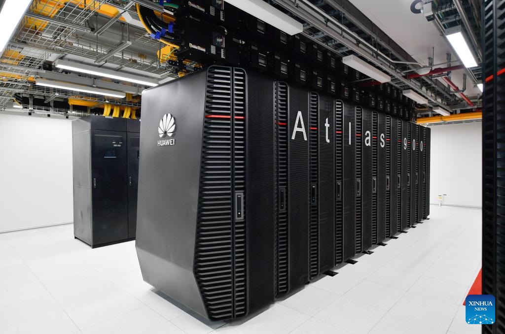 Foto del 20 de marzo de 2023, muestra los servidores del Centro de Cómputo de Inteligencia Artificial de Tianjin. (Xinhua)