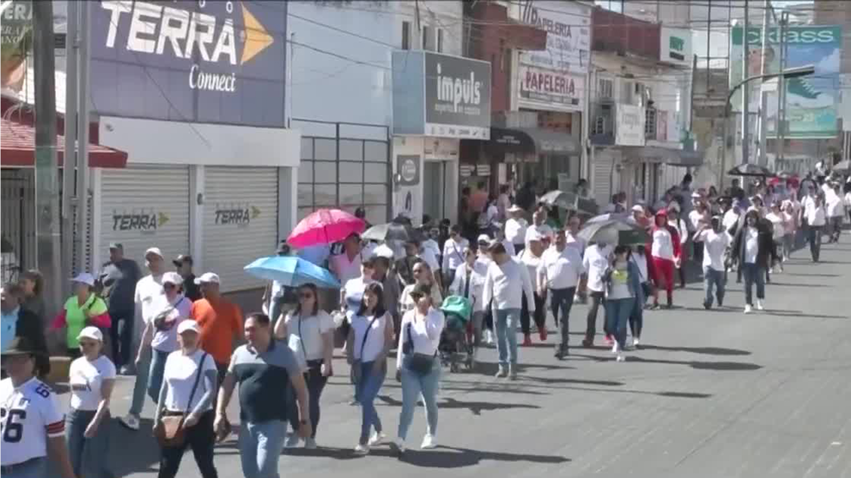 Sindicato de trabajadores se manifiestan por sus derechos en contra de la 'Ley Navarro' en Nayarit