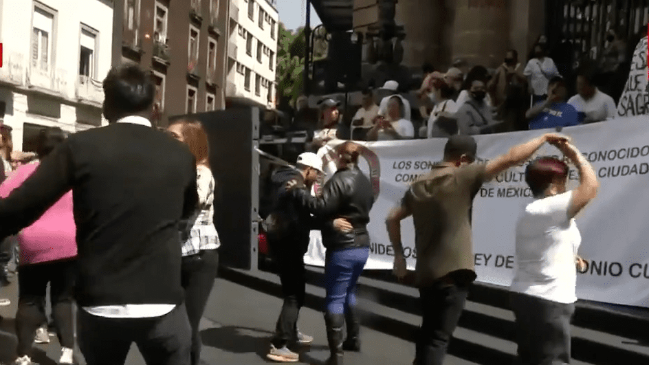 Sonideros protestan frente a Congreso CdMx, piden ser reconocidos como patrimonio cultural