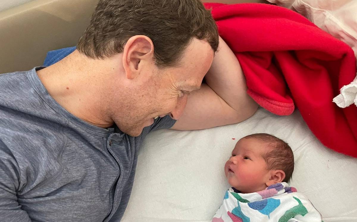 Mark Zuckerberg junto a su hija recién nacida. Foto: (Facebook)