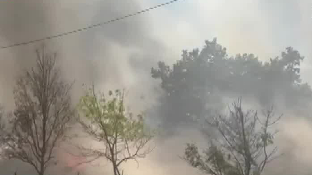 En Oaxaca, bomberos fueron movilizados por un incendio registrado en un basurero clandestino