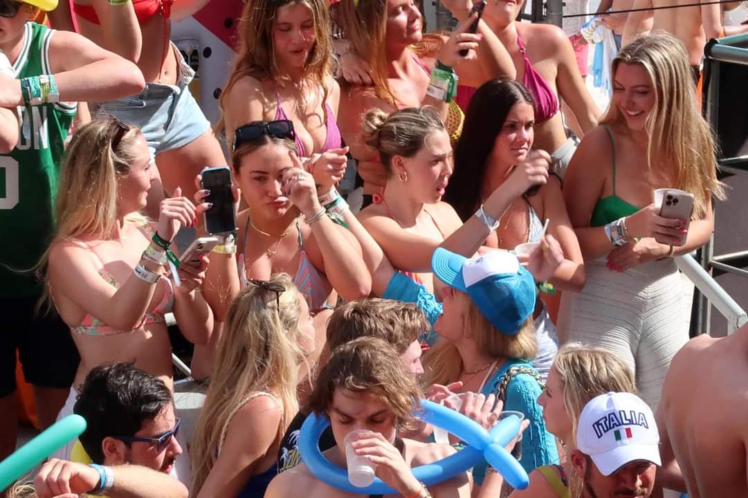 Turistas internacionales han llegado a Quintana Roo por la temporada de Spring Break. | Especial