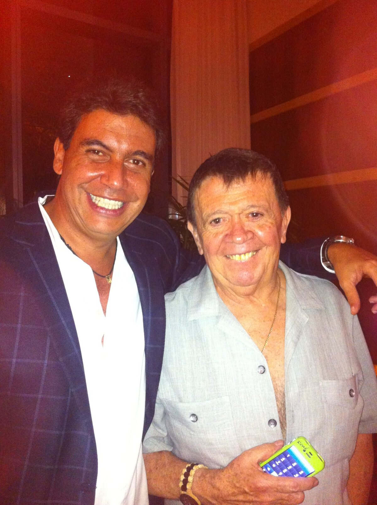 Arturo Elias Ayub al lado de 'Chabelo'. (Twitter)