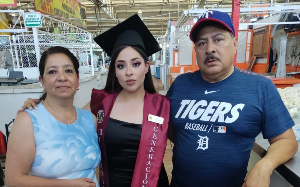 La familia de la joven atiende una carnicería en el Mercado Juárez de Saltillo, lugar en el que señala le ha tocado trabajar. (Facebook)
