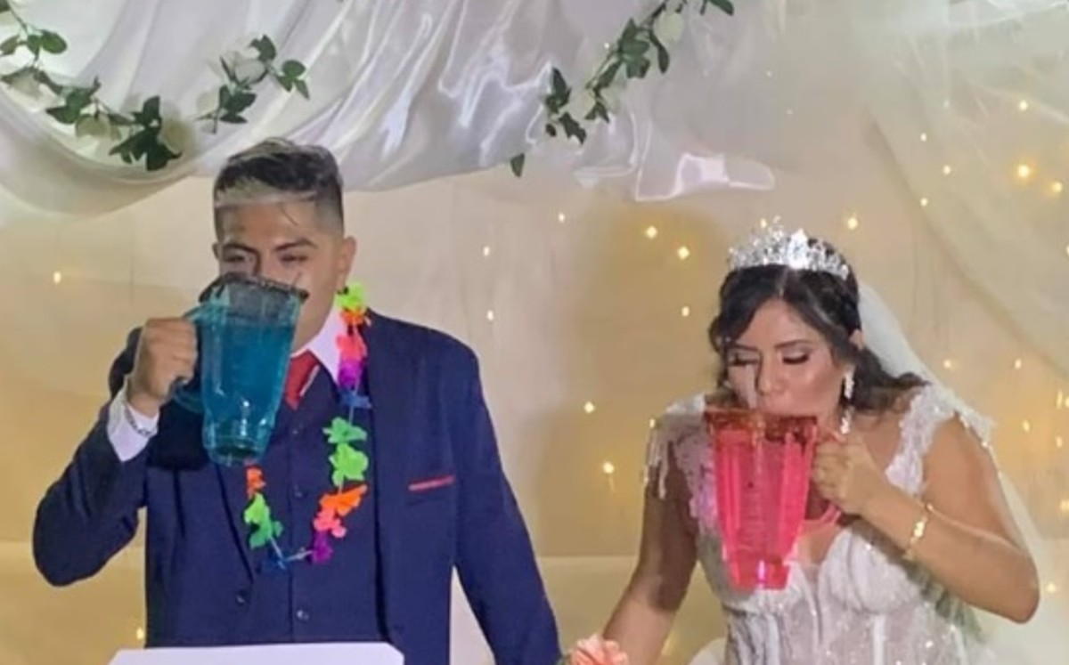 Los novios brindaron de una forma muy peculiar (Especial).