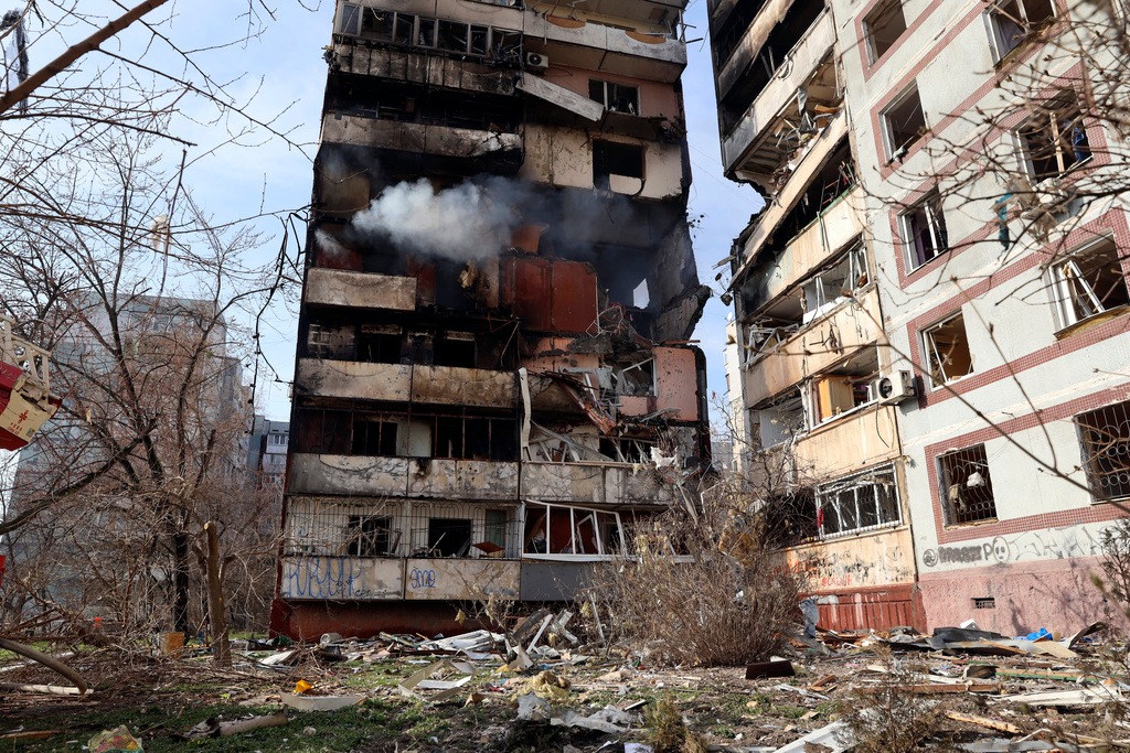 Edificios en Ucrania bombardeados (AP)