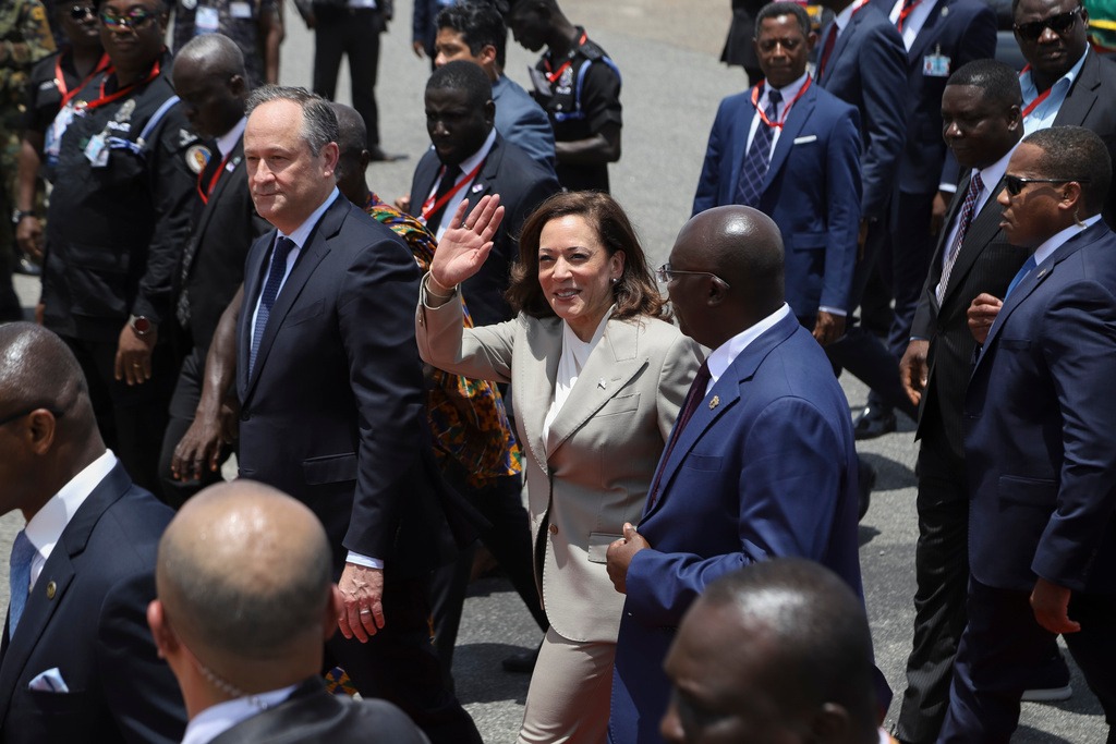 Kamala Harris llega a Ghana (AP)