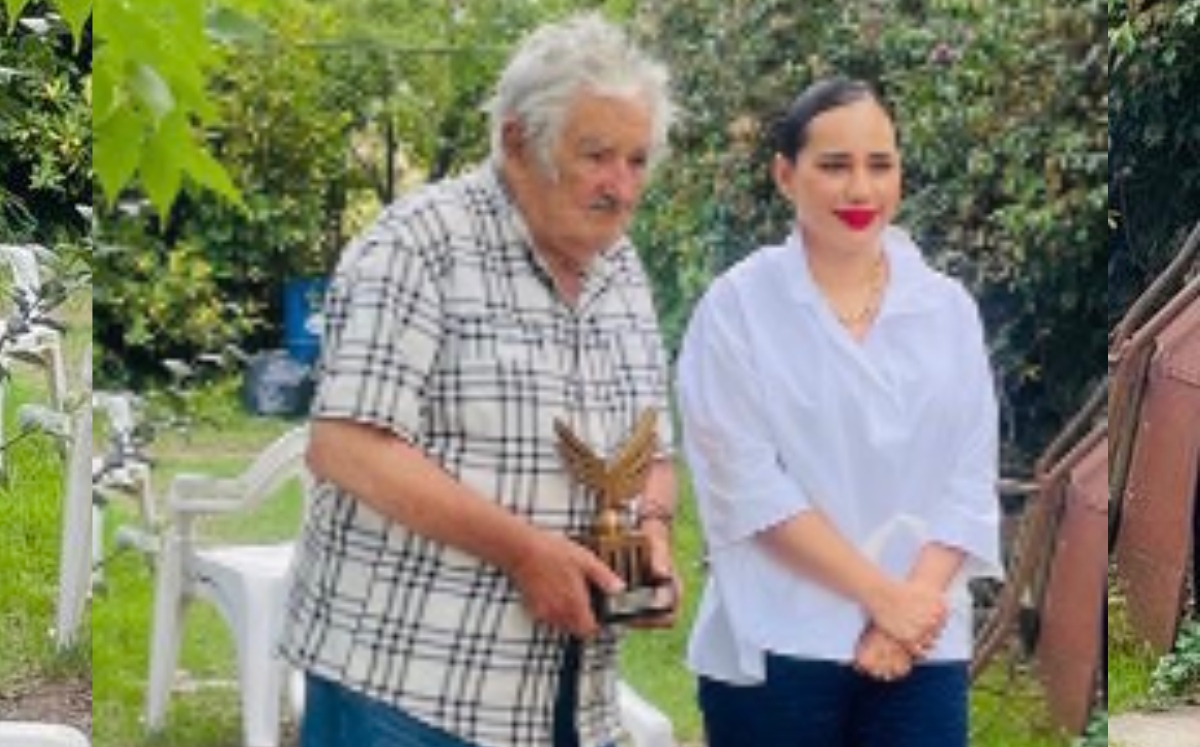 Sandra Cuevas visita al ex presidente de Uruguay, José Mujica. (@SandraCuevas_)