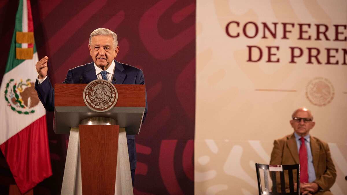 AMLO defiende cambios en libros de texto gratuitos: “no quieren el habla de los pueblos”