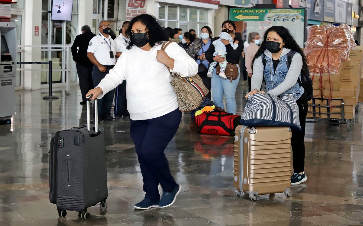 Aspectos de personas saliendo de viaje en la CAPU | Agencia Enfoque