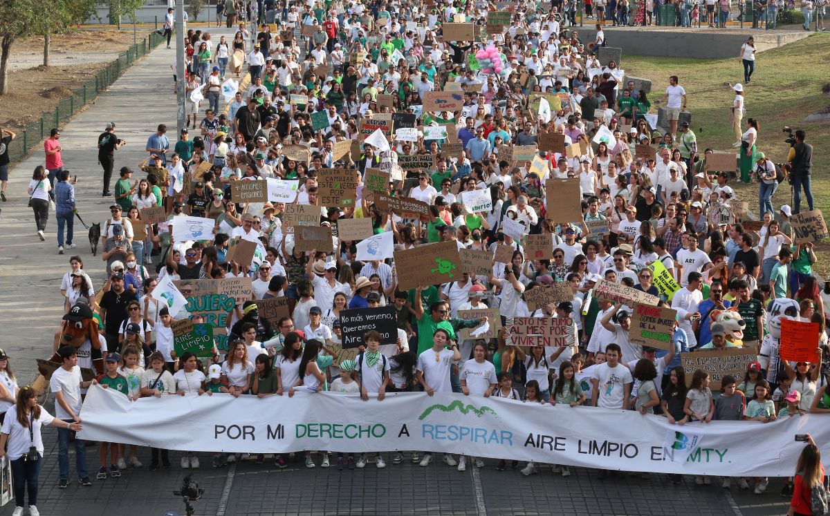 Protección Civil contabilizó cerca de dos mil 500 personas que asistieron a la marcha por el medio ambiente en Nuevo León. Raúl Palacios