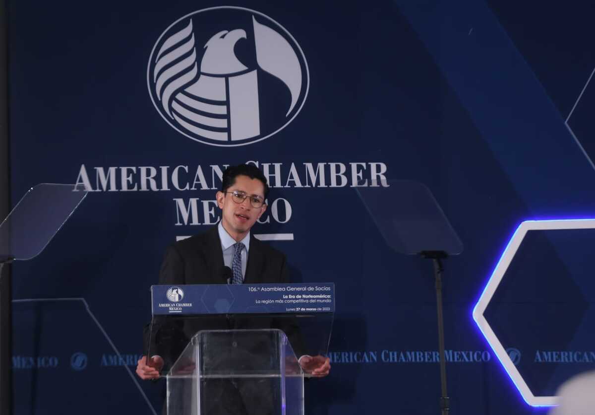 Roberto VElasco en Asamblea General de Socios. │ Araceli López