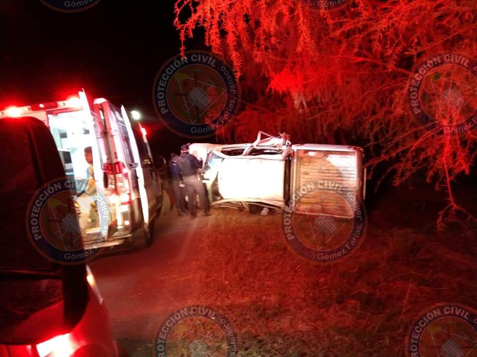 Sufrieron el accidente sobre la carretera libre Ciudad Guzmán - Acatlán de Juárez. (Cortesía)