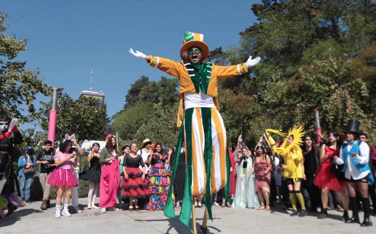 UAEMex celebra Día Mundial del Teatro con caravana. (Especial)