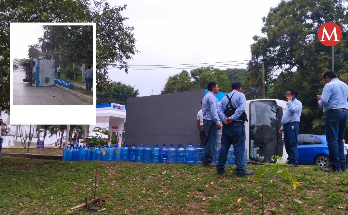 Vuelca camión repartidor de agua potable en avenida de Tampico