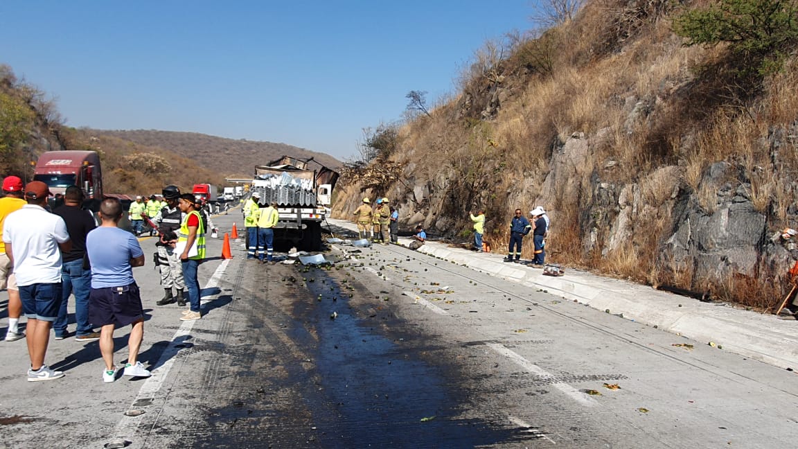 El incidente se registró en el sentido de la Carreta a Chapala hacia la carretera a Morelia. (Juan Munguía)
