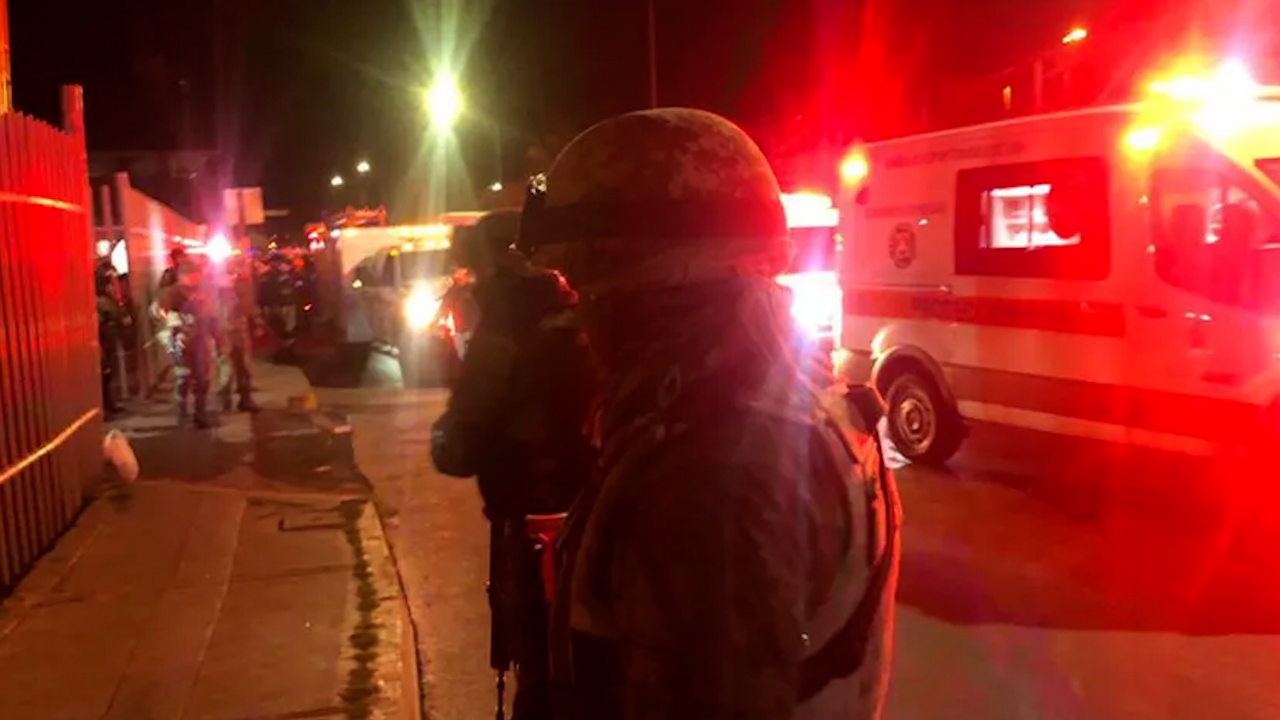 Mueren 39 migrantes tras incendio en estación del INM en Chihuahua