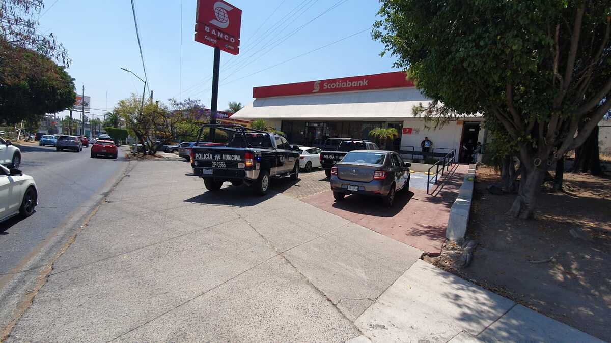 Roban 231 mil pesos en efectivo a cuentahabiente en Zapopan (Juan Carlos Munguía)