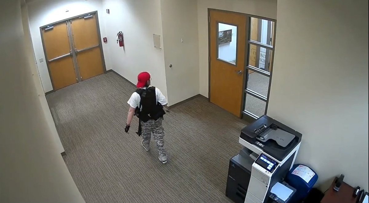 video del momento en que Audrey Elizabeth Hale atacó una escuela en Nashville | Captura