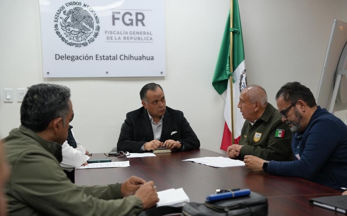 Garduño se reúne con delegado de FGR en Chihuahua tras incendio en INM. | Especial