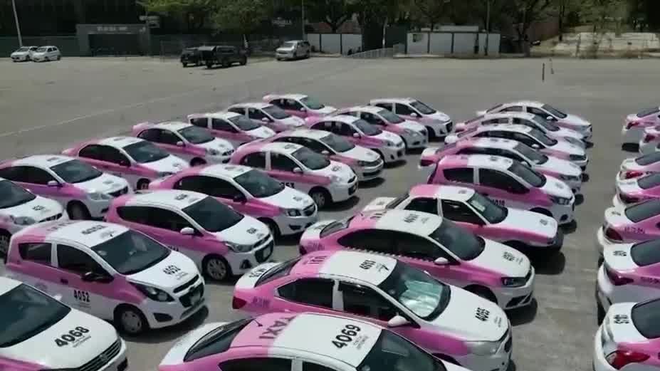 Gobernador de Chiapas da el banderazo de salida para los taxis exclusivos para mujeres