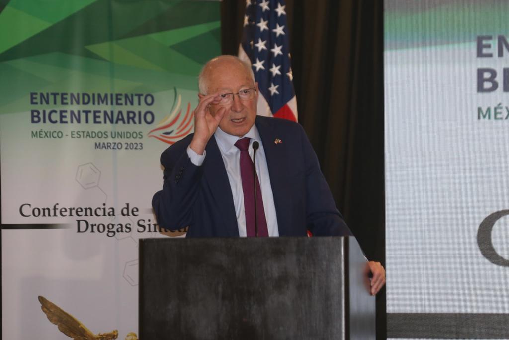 Ken Salazar en un evento este miércoles 29 de marzo. (Jorge Carballo)