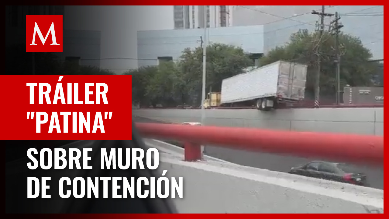 Tráiler "patina" sobre muro de contención en avenida de Monterrey
