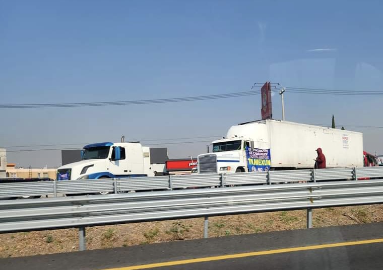 Bloque de vialidad en autopista (Especial | Archivo)
