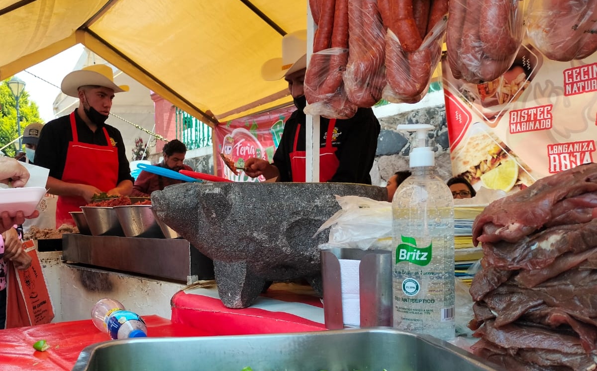 Celebran Día del Taco con taquiza gratuita en Metepec. Abadiel Martínez
