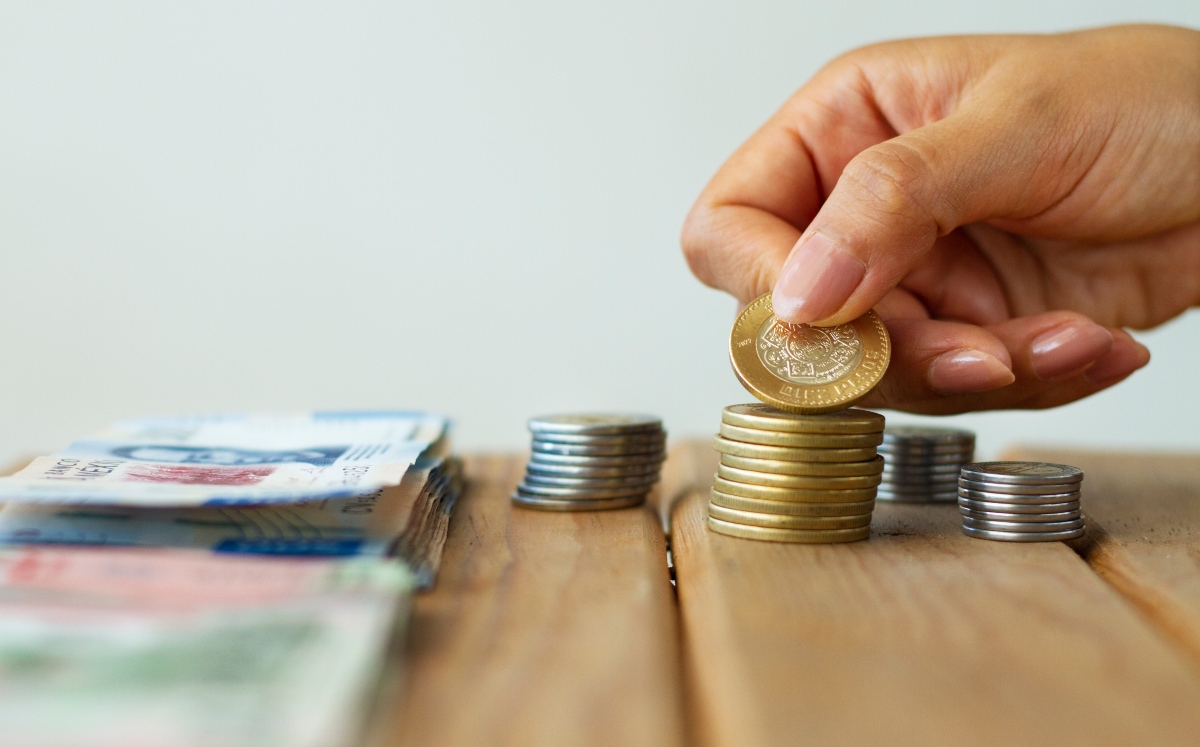 Pago a pensionados del mes de abril 2023 | Freepik