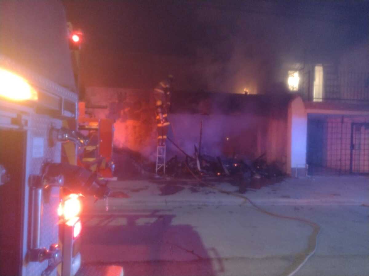 El fuego logró consumir gran parte de la casa. | Especial