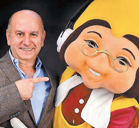 Juan Carlos Abara, productor, autor y compositor, llegó a Monterrey en 1977, convertido en El Duende Bubulín, donde estuvo tres años, y después se fue