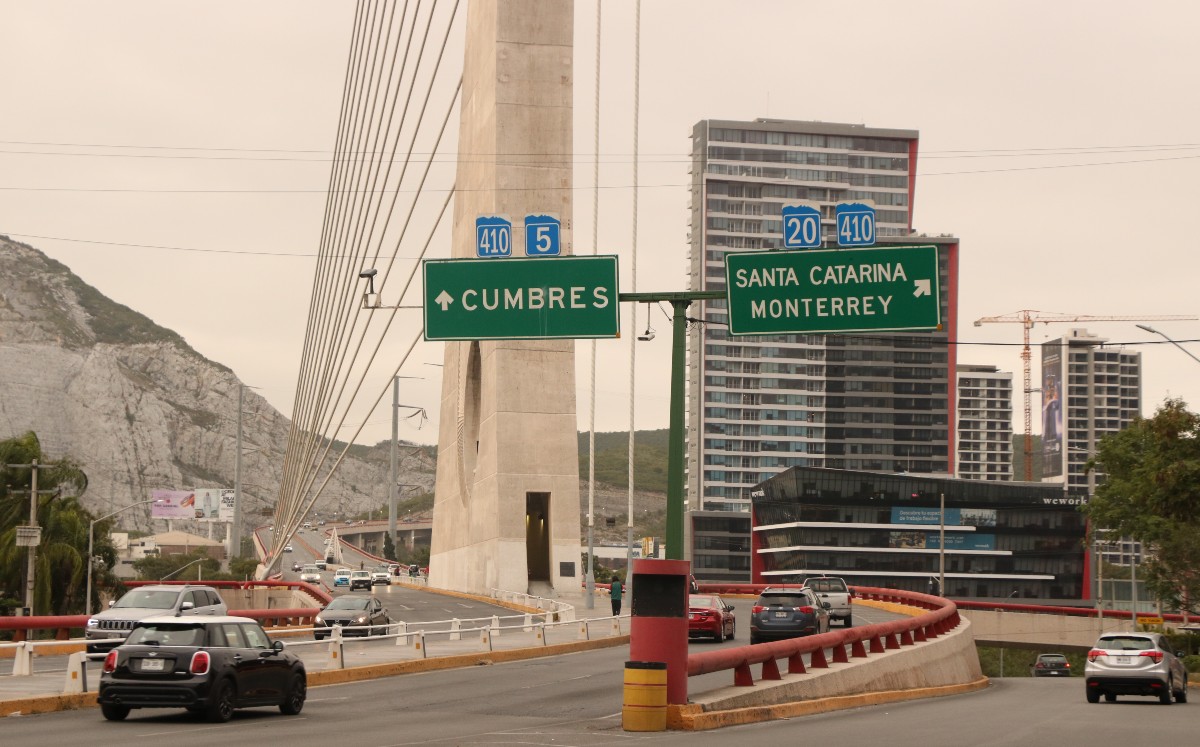 Puente Atirantado  / Raúl Palacios