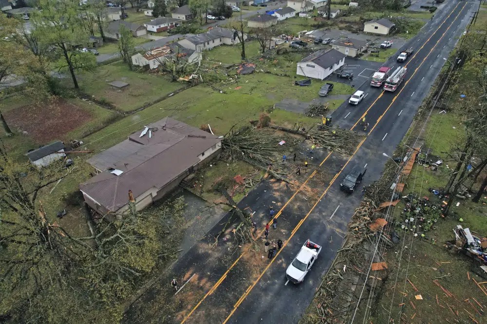 Las tormentas azotan Arkansas, Illinois, Indiana; 7 muertos reportados | AP