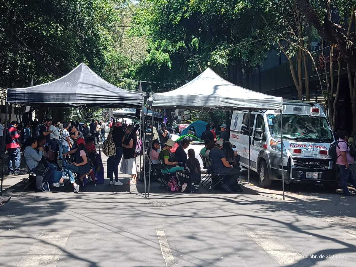 Como forma de presión para ser atendidos han instalado carpas y casas de campaña | César Velázquez