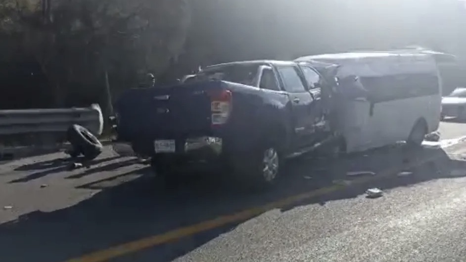 En Oaxaca, choque entre dos camionetas deja 13 muertos y 11 heridos