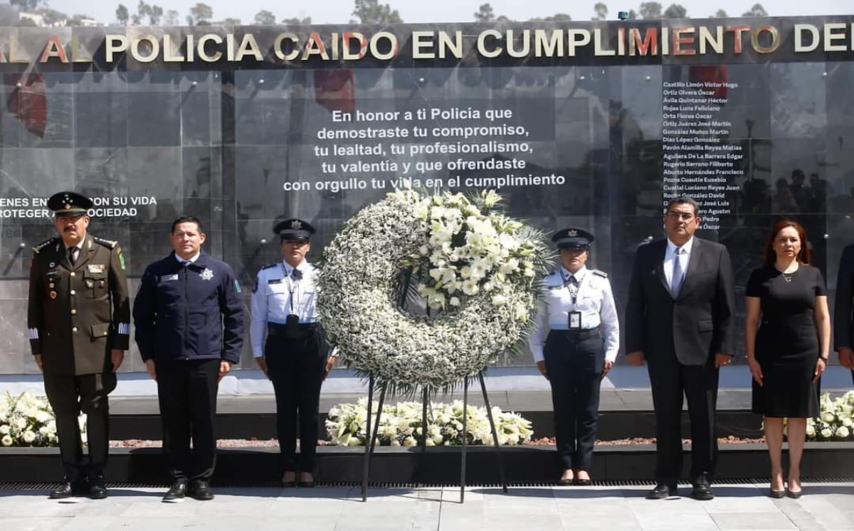Rinden homenaje póstumo a policías asesinados en Jolalpan | Especial
