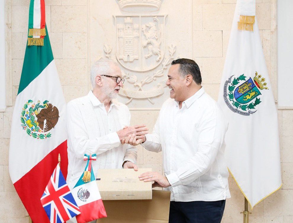 Alcalde Renán Barrera Concha  y Jeremy Bernard Corbyn, miembro de Parlamento Británico