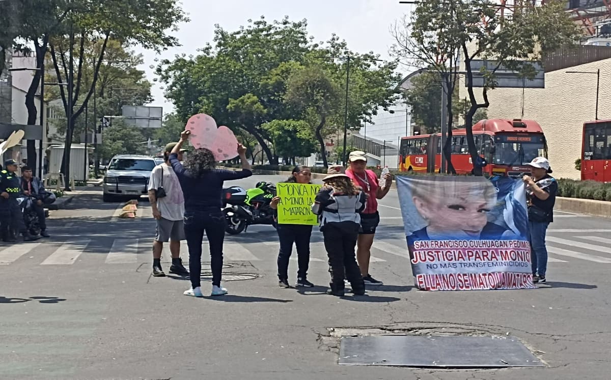 Las manifestantes dieron a conocer que la mujer transgénero fue asesinada el pasado miércoles 29 de marzo. / Enrique Luna