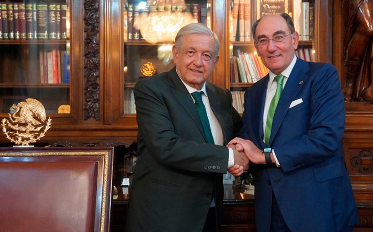El Presidente con el CEO de la empresa española. Foto: (ESPECIAL)