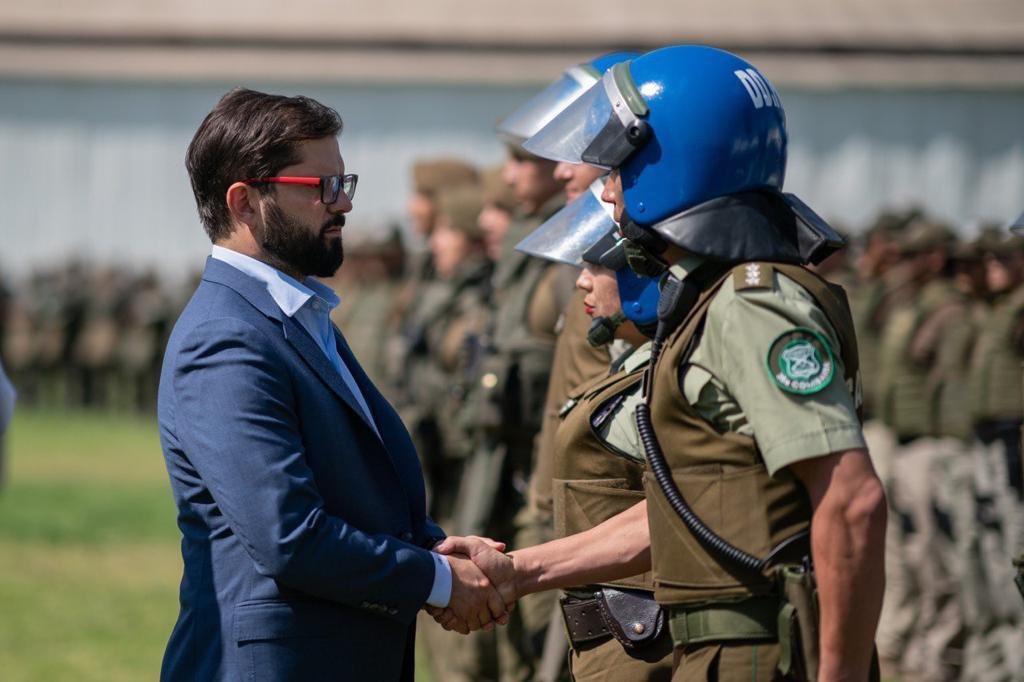 El presidente de Chile, Gabriel Boric, se reuna con los carabineros de Chile. (@Carabdechile)